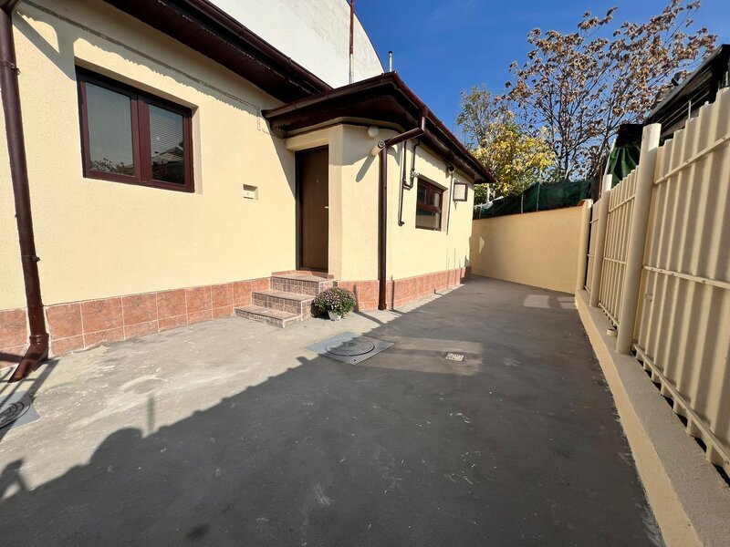 Vatra Luminoasa, casa singur curte,