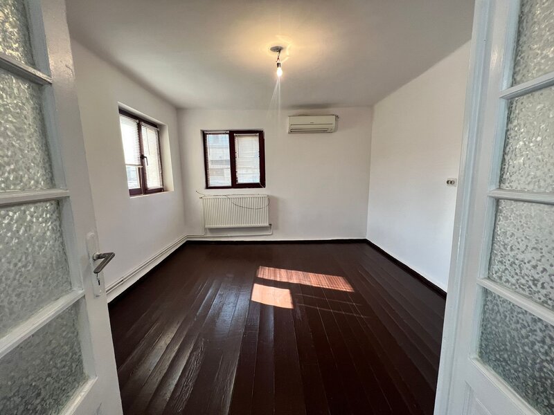 Vatra Luminoasa, casa singur curte,